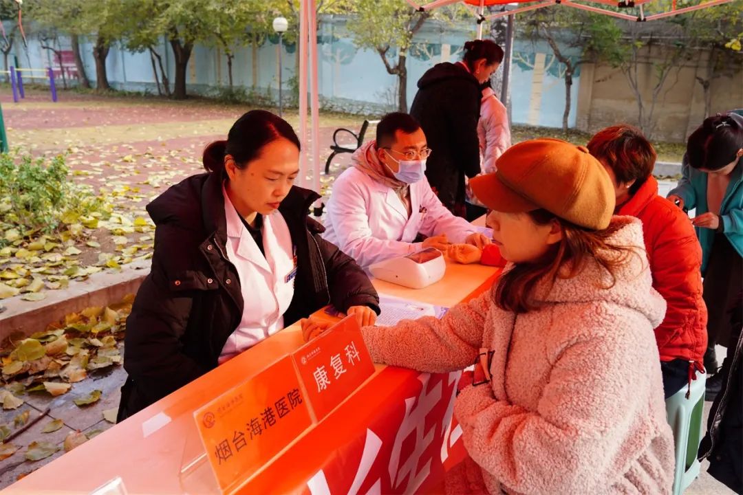 通用健康行丨我院走进长生社区“便民服务大集”提供义诊服务
