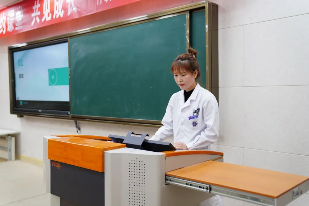 四进四送四提升丨“通用健康行”——我院走进祥发小学，相约课堂，共见成长！
